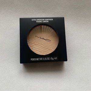 MAC Extra Dimension Skinfinish Highlighter NEW Retails for $40